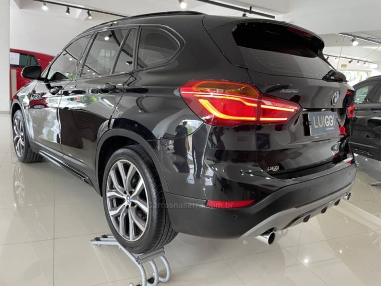 BMW - X1 - 2016/2017 - Preta - R$ 142.900,00