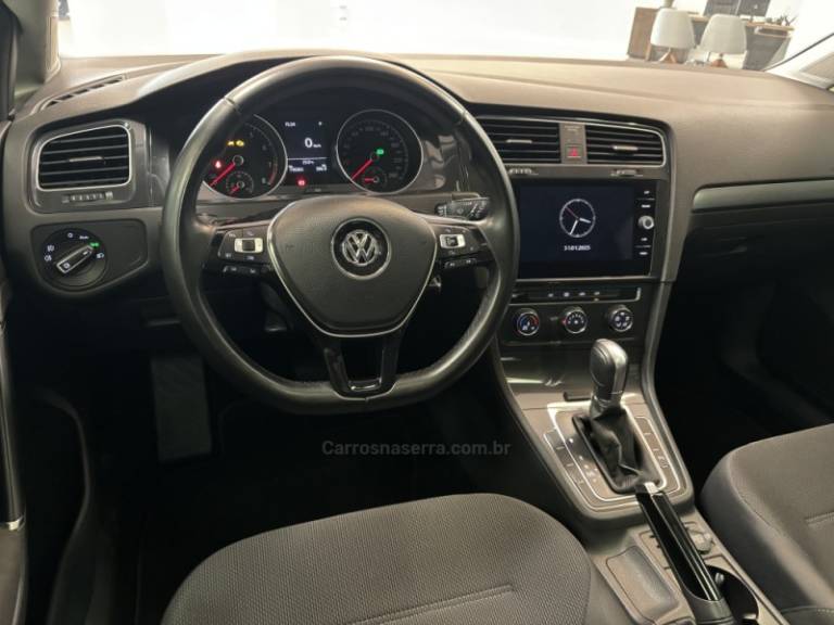 VOLKSWAGEN - GOLF - 2018/2018 - Vermelha - R$ 96.900,00