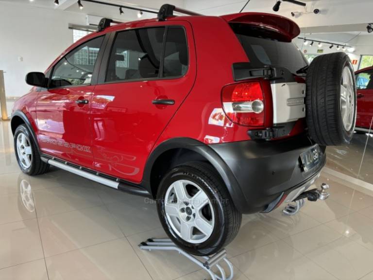 VOLKSWAGEN - CROSSFOX - 2009/2010 - Vermelha - R$ 39.900,00