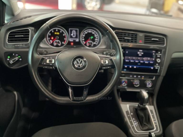 VOLKSWAGEN - GOLF - 2018/2018 - Vermelha - R$ 98.900,00