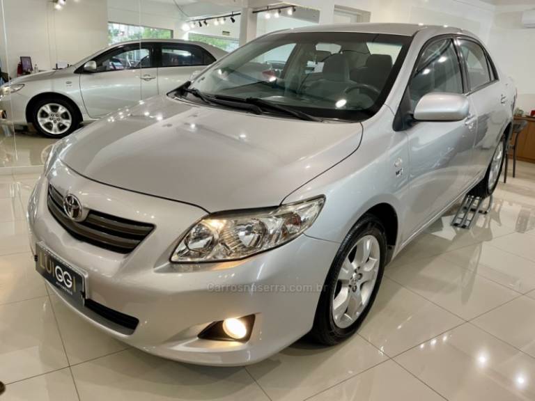 TOYOTA - COROLLA - 2010/2011 - Prata - R$ 59.900,00