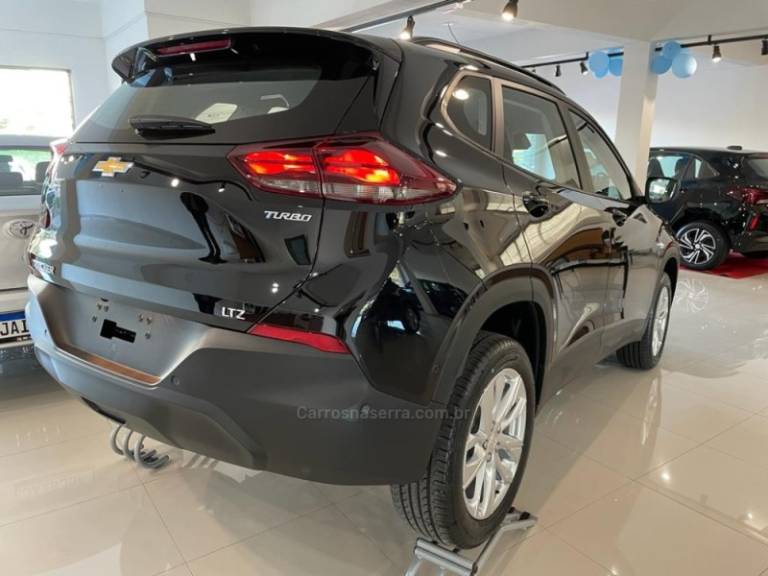 CHEVROLET - TRACKER - 2024/2025 - Preta - R$ 159.140,00