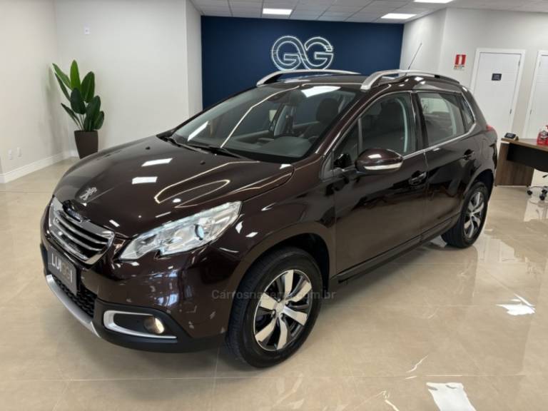 PEUGEOT - 2008 - 2015/2016 - Marrom - R$ 59.900,00