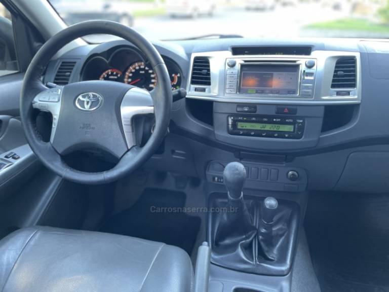 TOYOTA - HILUX - 2012/2012 - Branca - R$ 128.900,00