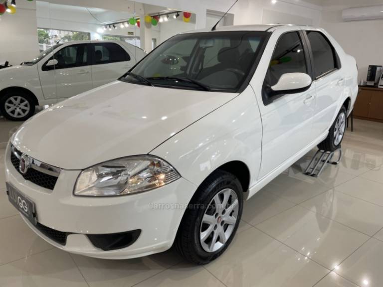 FIAT - SIENA - 2014/2015 - Branca - R$ 43.900,00