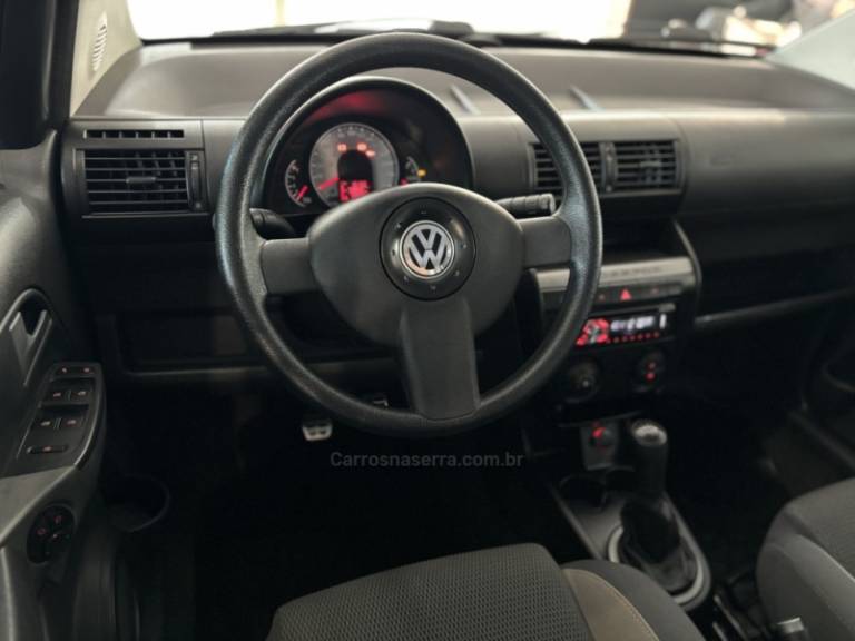 VOLKSWAGEN - CROSSFOX - 2009/2010 - Vermelha - R$ 39.900,00