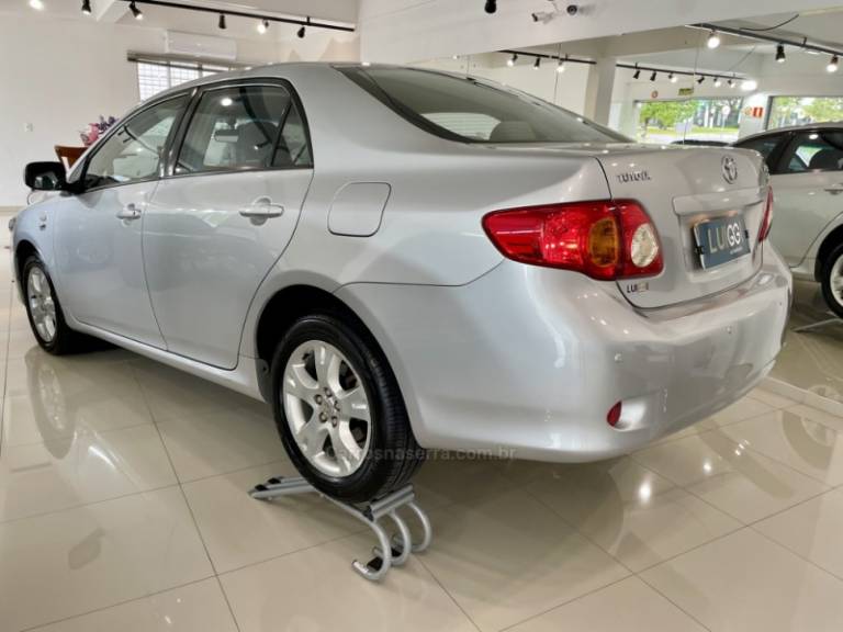 TOYOTA - COROLLA - 2010/2011 - Prata - R$ 59.900,00