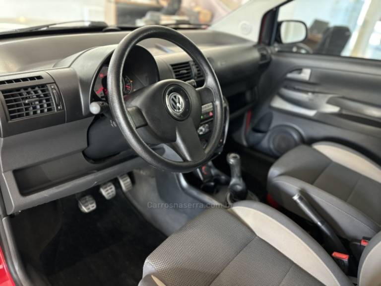 VOLKSWAGEN - CROSSFOX - 2009/2010 - Vermelha - R$ 39.900,00