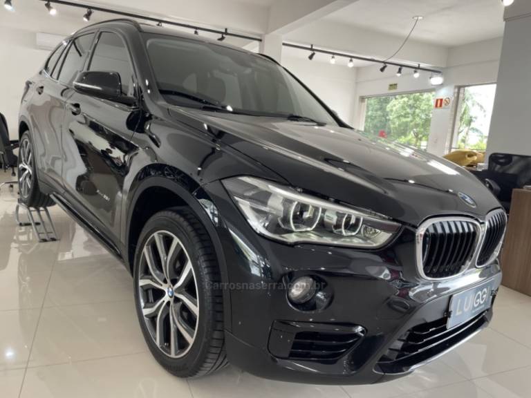 BMW - X1 - 2016/2017 - Preta - R$ 142.900,00