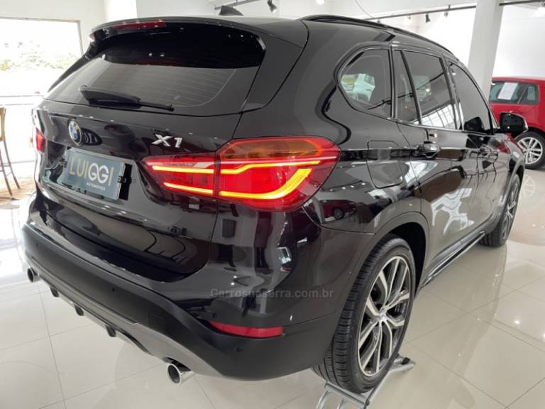 BMW - X1 - 2016/2017 - Preta - R$ 142.900,00