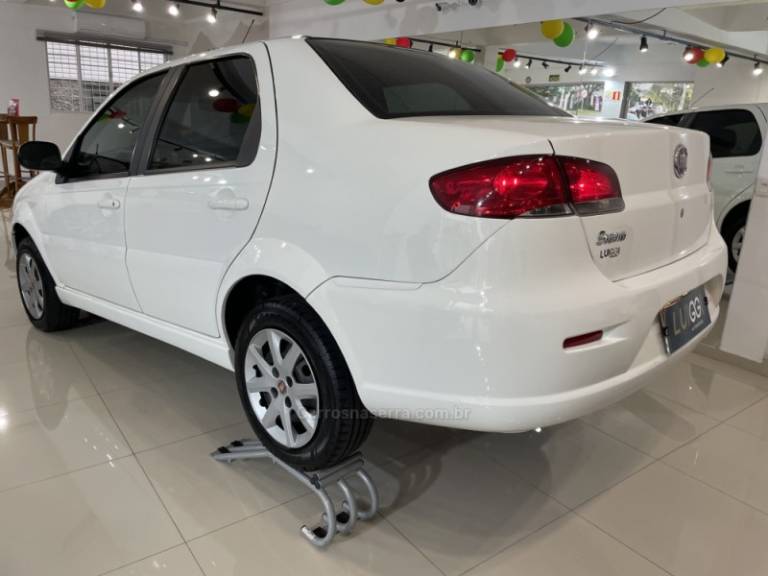 FIAT - SIENA - 2014/2015 - Branca - R$ 43.900,00