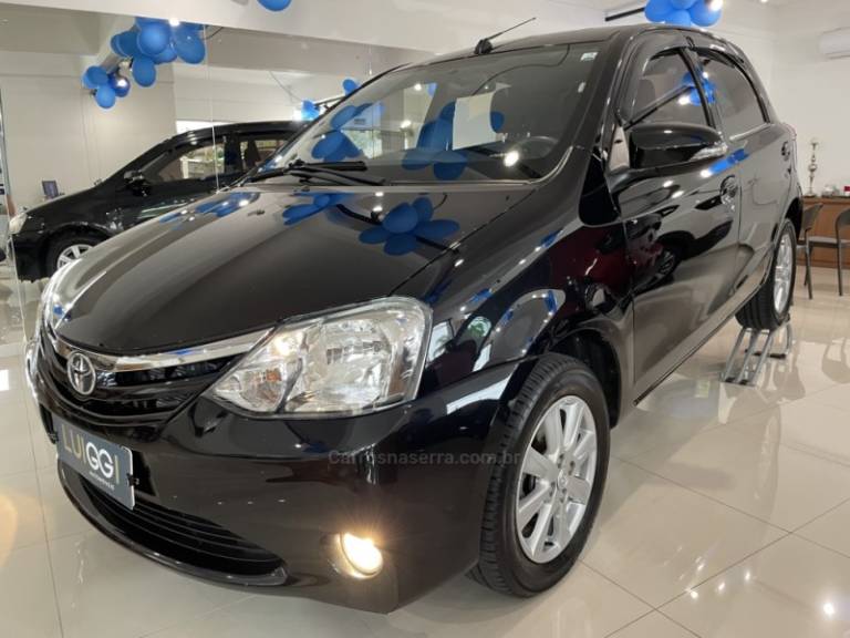 TOYOTA - ETIOS - 2016/2017 - Preta - R$ 54.900,00