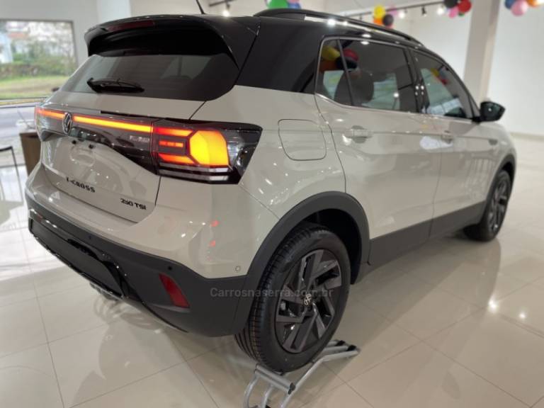 VOLKSWAGEN - T-CROSS - 2024/2025 - Cinza - R$ 196.250,00