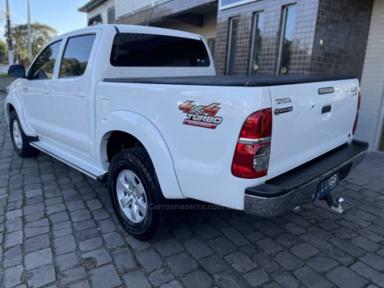 TOYOTA - HILUX - 2012/2012 - Branca - R$ 128.900,00