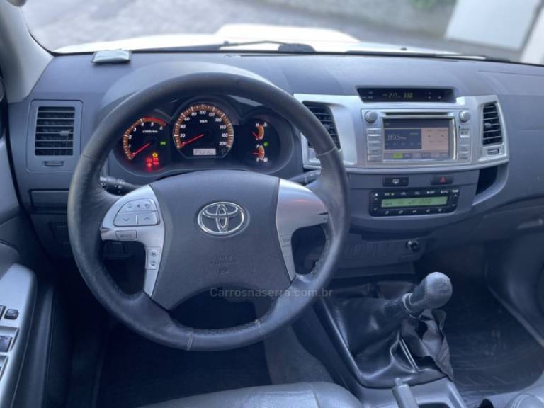 TOYOTA - HILUX - 2012/2012 - Branca - R$ 128.900,00