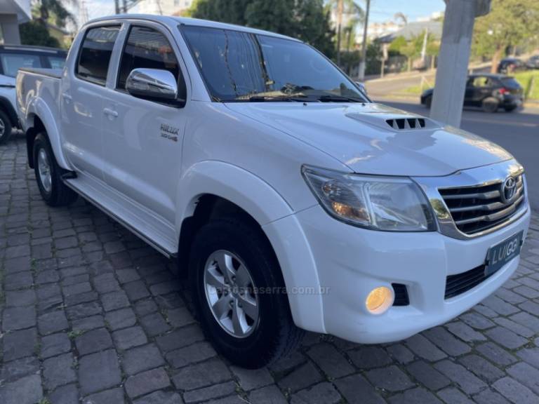 TOYOTA - HILUX - 2012/2012 - Branca - R$ 128.900,00