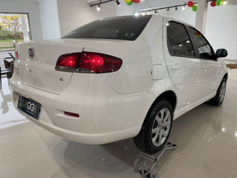 FIAT - SIENA - 2014/2015 - Branca - R$ 43.900,00