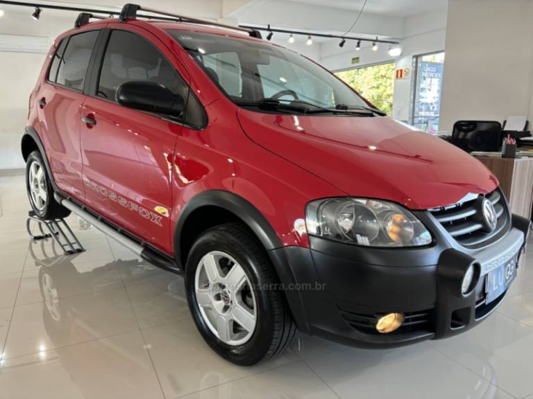 VOLKSWAGEN - CROSSFOX - 2009/2010 - Vermelha - R$ 39.900,00