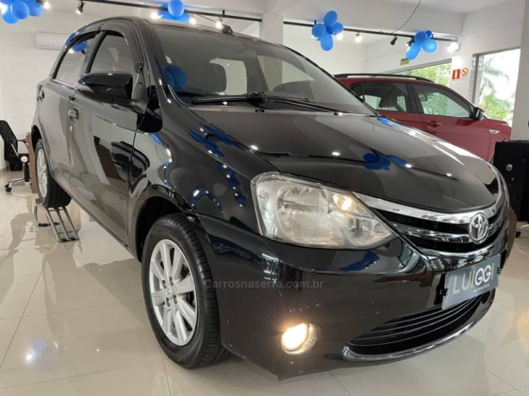 TOYOTA - ETIOS - 2016/2017 - Preta - R$ 54.900,00