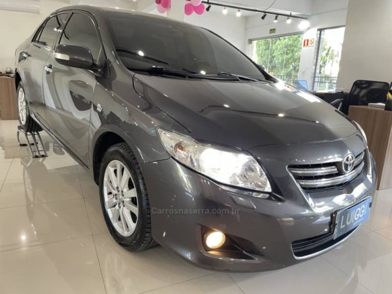 TOYOTA - COROLLA - 2010/2011 - Cinza - R$ 64.900,00