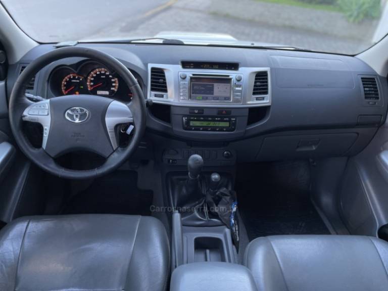 TOYOTA - HILUX - 2012/2012 - Branca - R$ 128.900,00