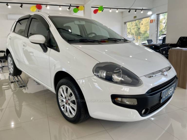 FIAT - PUNTO - 2013/2014 - Branca - R$ 42.900,00