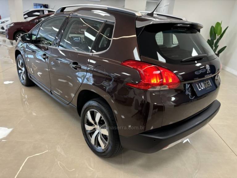 PEUGEOT - 2008 - 2015/2016 - Marrom - R$ 59.900,00