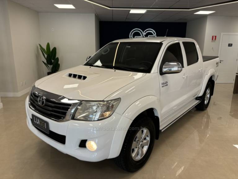 TOYOTA - HILUX - 2012/2012 - Branca - R$ 128.900,00