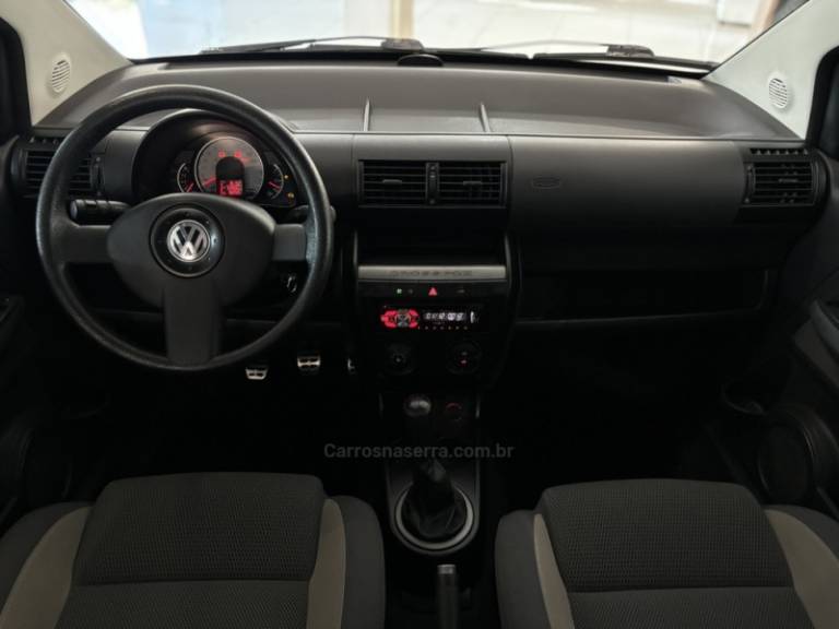 VOLKSWAGEN - CROSSFOX - 2009/2010 - Vermelha - R$ 39.900,00